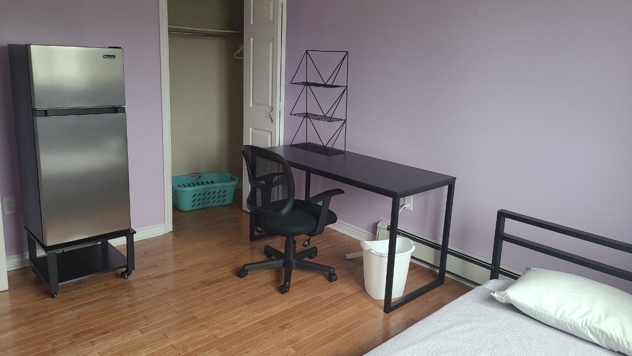 cbcomforts-purple-room-fridge-closet-bed-desk-chair-overview-0-1280x722